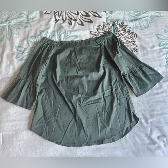 Women’s Off-the--Shoulder Top in Green, Size Medium - Picture 1 of 2